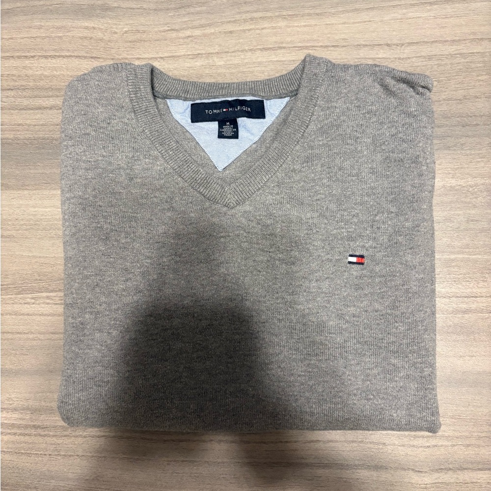 Used Tommy Hilfiger Pullover Sweater Mens Medium Gray Knit V Neck Pima Cotton - Picture 4 of 4